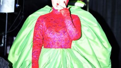 Photo of 女歌手奇異造型再引闗注 靈感來自聖誕樹？