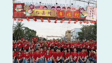 Photo of 拱門亮燈喜氣洋洋 仁嘉隆幸福村年慶開幕