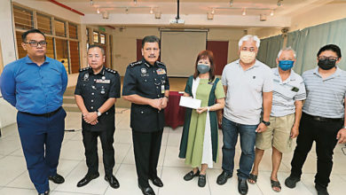 Photo of 隆總警長赴民眾華小慰問 勉露營罹難者家屬堅強