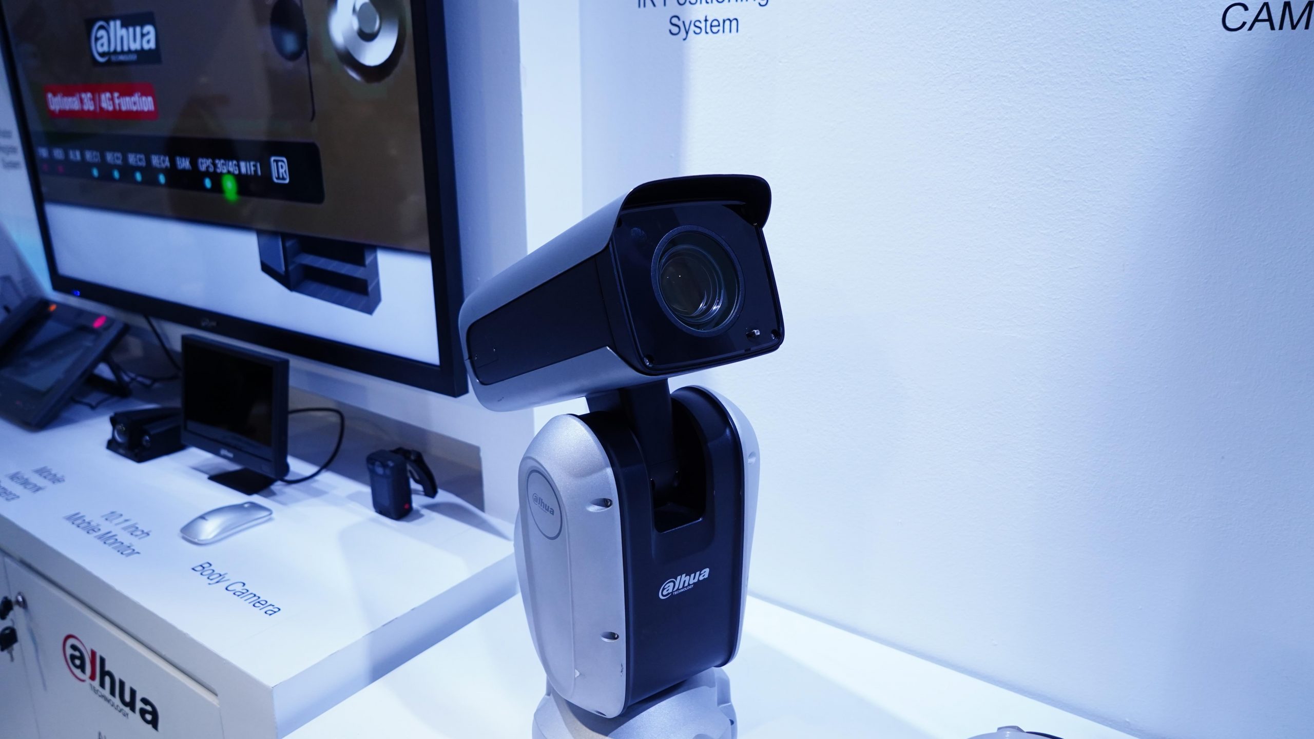 具有高變焦、卓越級寬動態和低照度感測的室內/室外及全功能360°無限平移的PTZ攝影機攝影機。