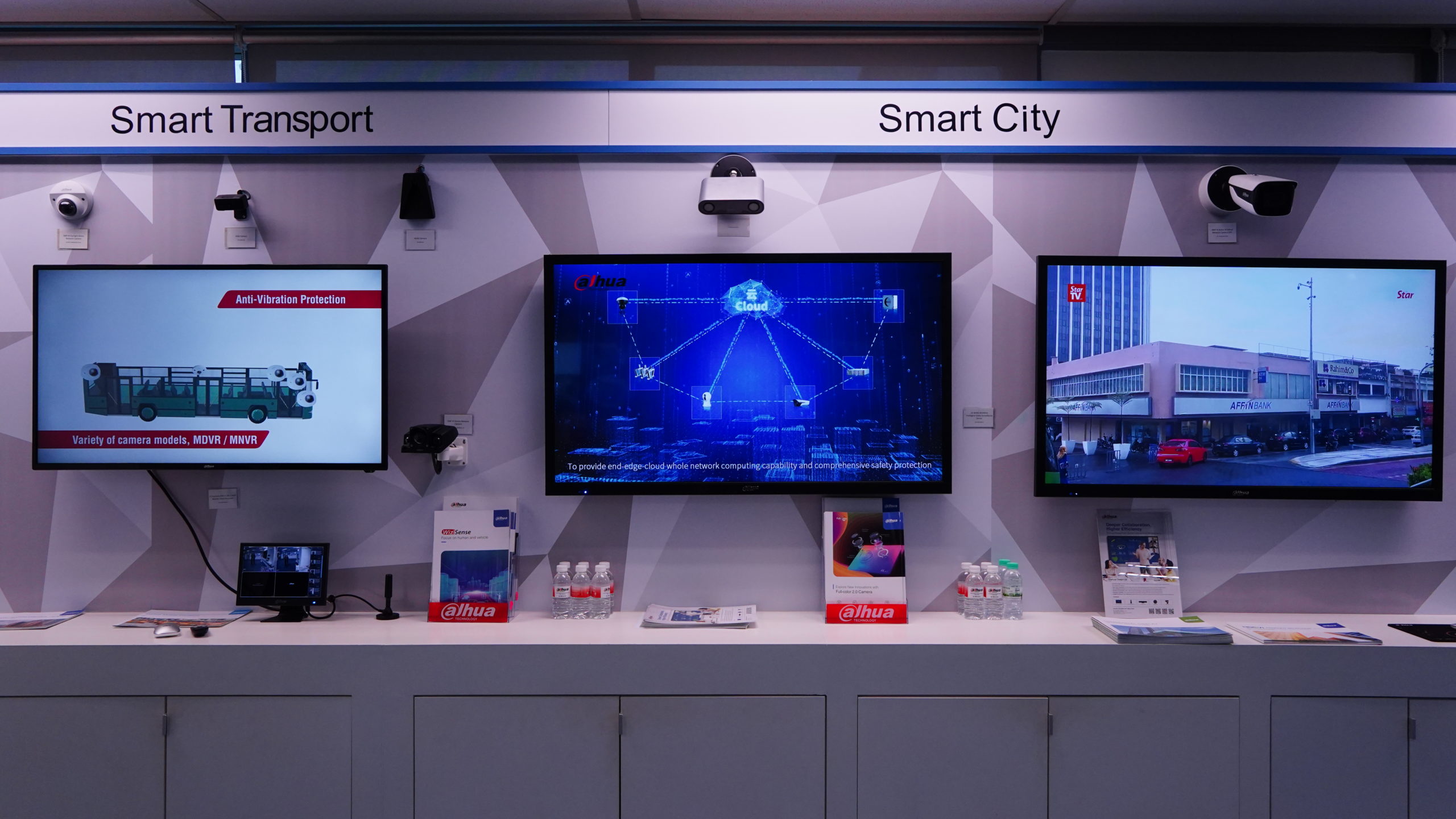The exhibition hall showcases smart solutions for cities and transportation, leading the development of Malaysia's security industry.