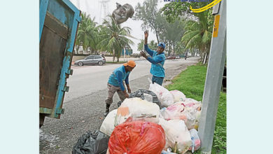 Photo of 民眾慶元宵節 2羅里載不完 垃圾留情人橋要不得