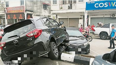 Photo of 停車出錯 司機誤踩油門車疊車