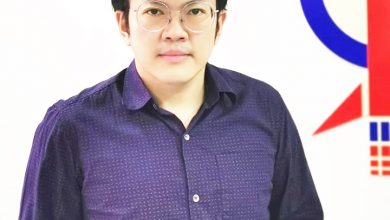 Photo of 警方上門遞交 李政賢接違規泊車罰單