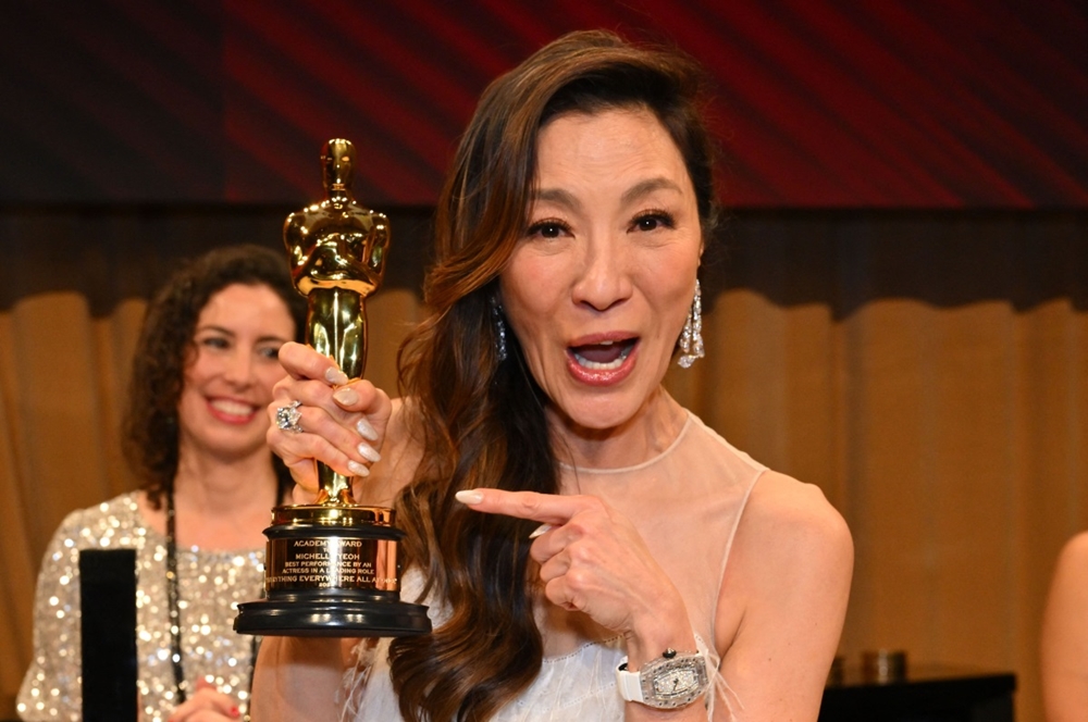 國際影星丹斯里楊紫瓊奪得奧斯卡獎。