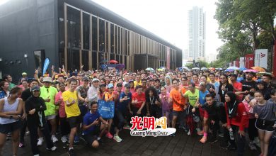 Photo of 1300人今早冒雨“Garmin Run”  檳首長開心大家雨中跑步