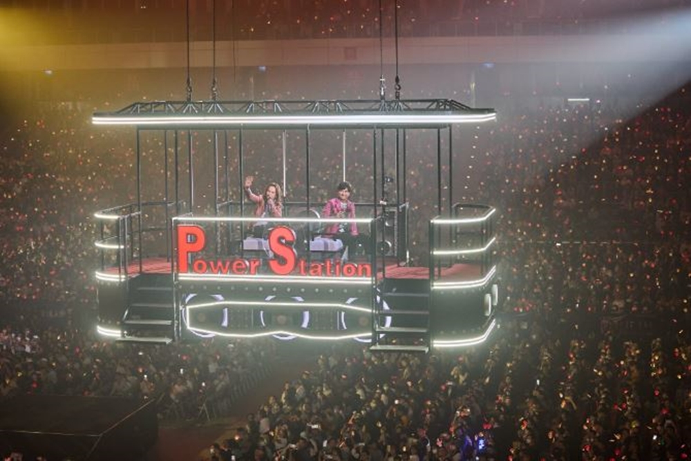 搖滾天團動力火車於4月22和23日一連兩天，在台北小巨蛋舉辦「都是因為愛 世界巡回演唱會」