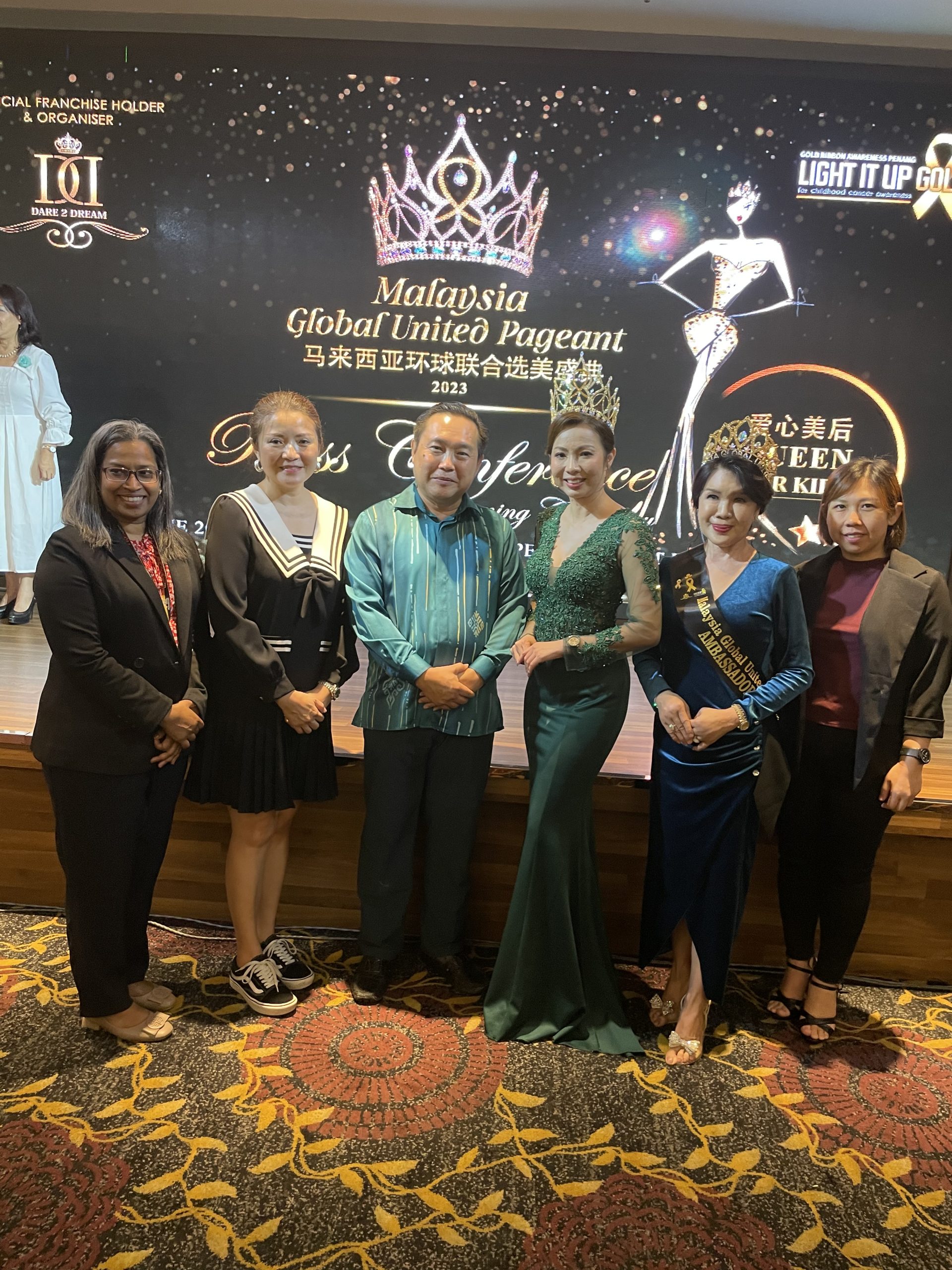 Guests attending the press conference, from left: Bertoni Razoser, Huang Yaling, Dato' Tan Guoan, Chen Hongmei, Datin Teo Choon Mei and Teo Chee Chee.