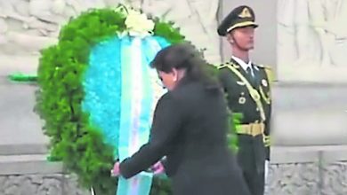 Photo of 洪都拉斯總統訪北京　向英雄紀念碑獻花圈