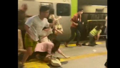 Photo of 【視頻】山手線車廂內亮刀引騷動 男子遭逮 2人摔倒受傷