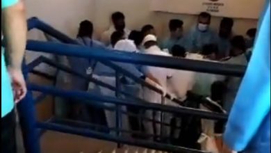 Photo of 醫院電梯故障  10多名醫護扛病患進ICU