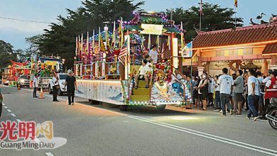 Photo of 大山腳蔗芭石靈宮慶神誕 花車游行吸引民眾圍觀