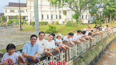 Photo of 環保酵素淨化河流日復辦  逾80民眾將2噸酵素倒入河