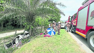 Photo of 車失控撞路邊 妻死夫兒輕傷