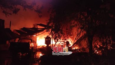 Photo of 益美園2屋失火 波及3轎車4摩多被燒毀