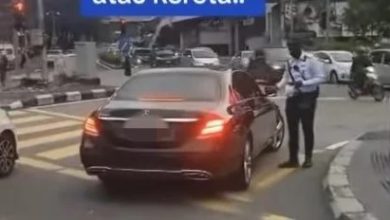 Photo of 豪車交通燈前停斑馬線 交警當場開罰 多車紛倒退