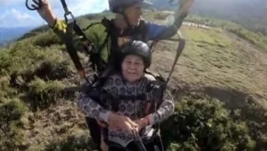 Photo of 87歲老奶奶挑戰滑翔傘 蘭瑙當“空中飛人”