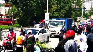 Photo of 不慎撞客貨車 騎士拋飛被羅里撞死