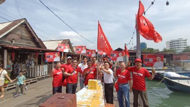 Photo of 王宇航走訪姓氏橋拜票  沿戶派放宣傳單