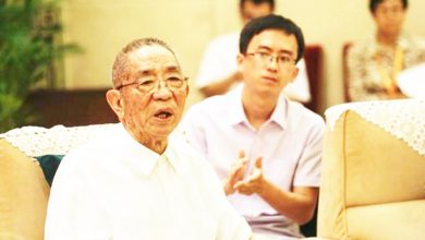 Photo of 與89民運學生對話丟官 前統戰部長閻明複病逝