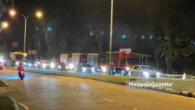 Photo of 鵝嘜警區總部外  晚間出現多輛鎮暴隊卡車