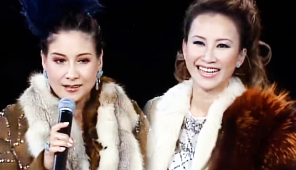 李玟曾擔任甄妮台北演唱會嘉賓，兩人情同母女。