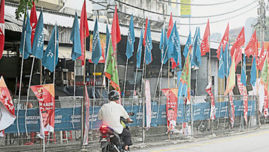 Photo of 雪州選落幕拆競選品 讓路中元旗幟飄揚