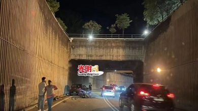 Photo of 違規駛入烏迪尼路隧道  男騎士撞轎車當場死