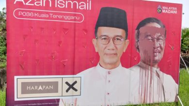 Photo of 安華與瓜登國席補選候選人肖像看板 被人惡意塗鴉