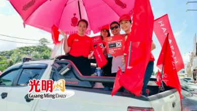 Photo of 彭心慈出動皮卡車走透透  播報促請選民出來投票