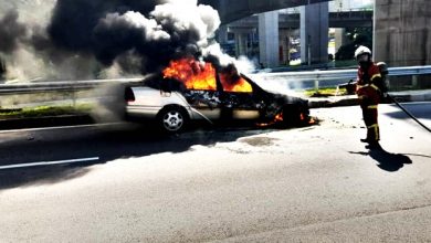 Photo of 名貴轎車行駛中突起火 司機及時逃生