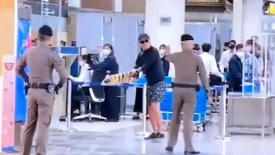 Photo of 【視頻】不滿被拒登機 中國旅客滑板戰機場警察
