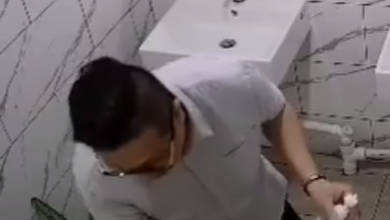 Photo of 餐廳廁所洗手後肥皂液灑地上 可惡男害老人家險滑倒