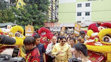 Photo of 豪車隊伍+舞獅+保鏢 獨立人士拜票引騷動