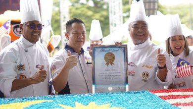 Photo of 馬最大型輝煌條紋素食蛋糕  柔旅遊局獲頒大馬紀錄大全認證