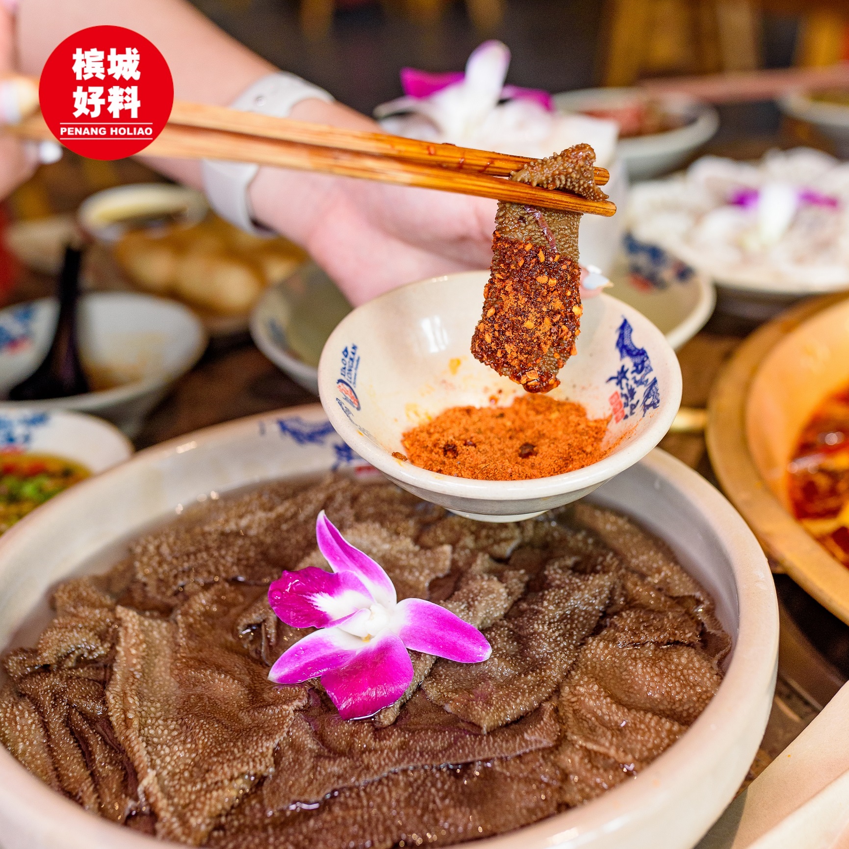 外國进口食材製成的“極品黑毛肚”，百吃不厭。