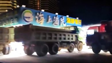 Photo of 防颱奇招！12砂石車為海景餐廳擋風 老闆：逾萬元划算