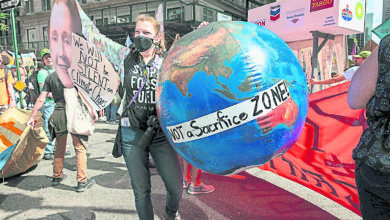 Photo of 紐約街頭萬人示威 吁終結化石燃料
