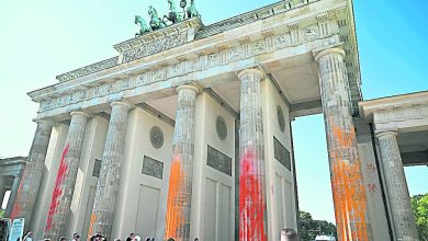 Photo of 柏林地標勃蘭登堡門遭潑漆 促德國正視氣候變化
