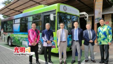 Photo of 日本大使移交電動巴士  或將送多一輛給太平市議會