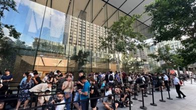 Photo of 蘋果新手機正式開售 外國瘋狂“果迷”飛抵獅城搶購