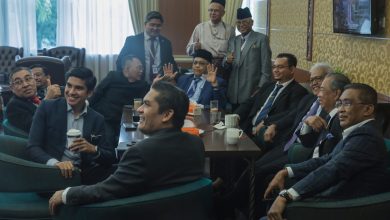 Photo of 賽沙迪與反對黨喝茶自拍  MUDA領袖怒罵：令人反感