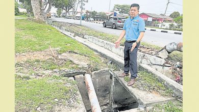 Photo of 李錫穩：斷裂溝蓋掉入 居民憂排洪溝受阻淹水