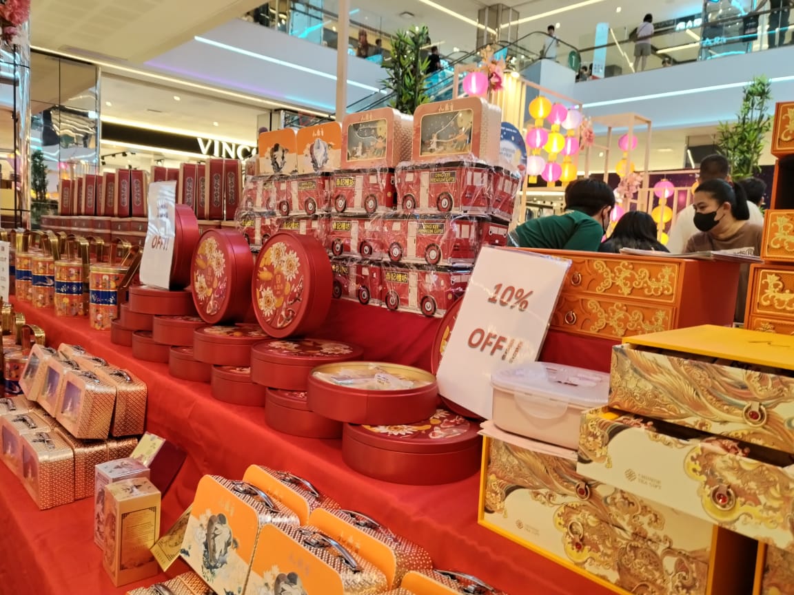 Many mooncake vendors provide discounts and gifts to customers during trade fairs, which are very value-for-money and affordable.