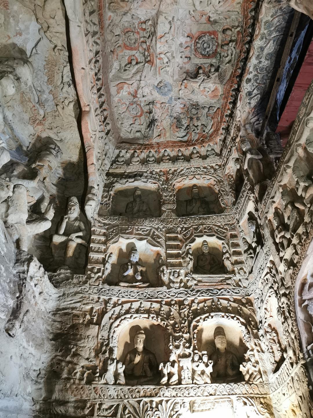 The statues in the Yungang Grottoes have lasted for thousands of years, and the Buddha's face will last forever.