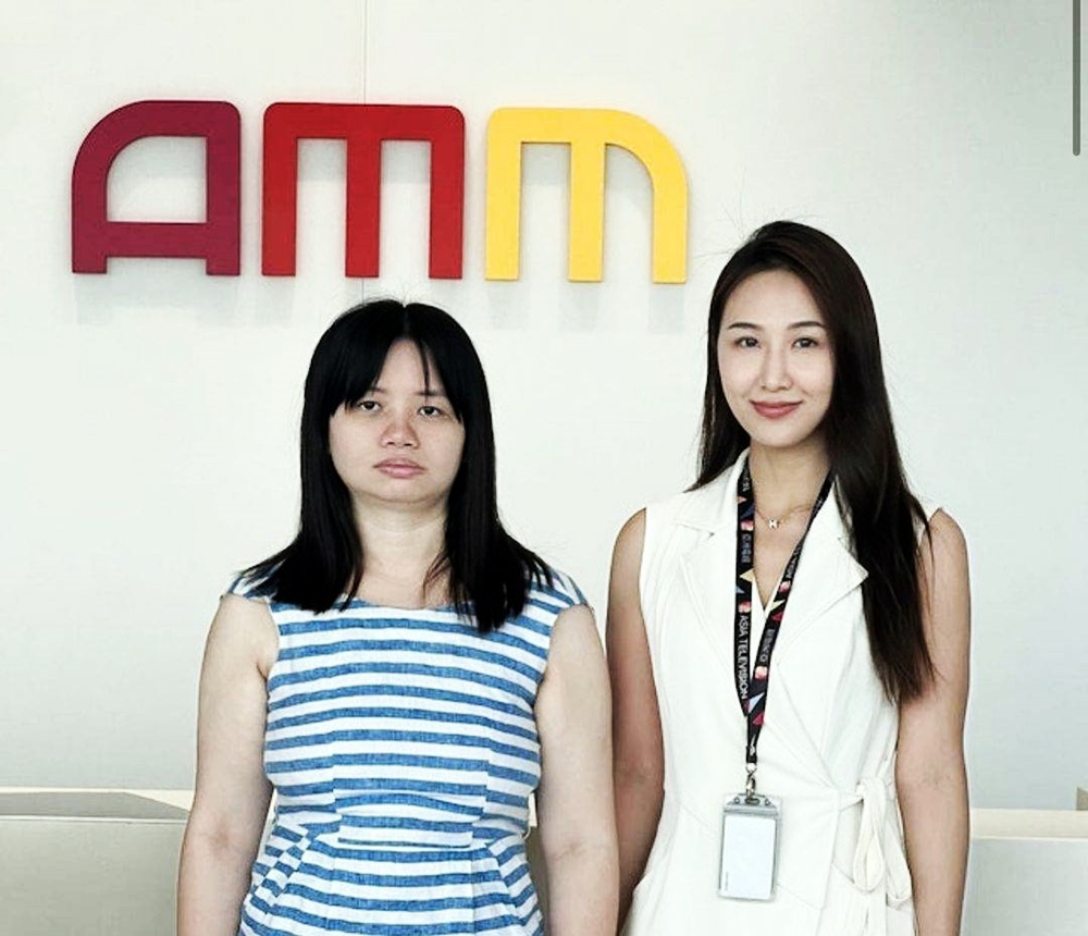 薛影儀因為和經紀人林寶玉鬧翻，最後被公司AMM（亞洲心動娛樂）終止合約。