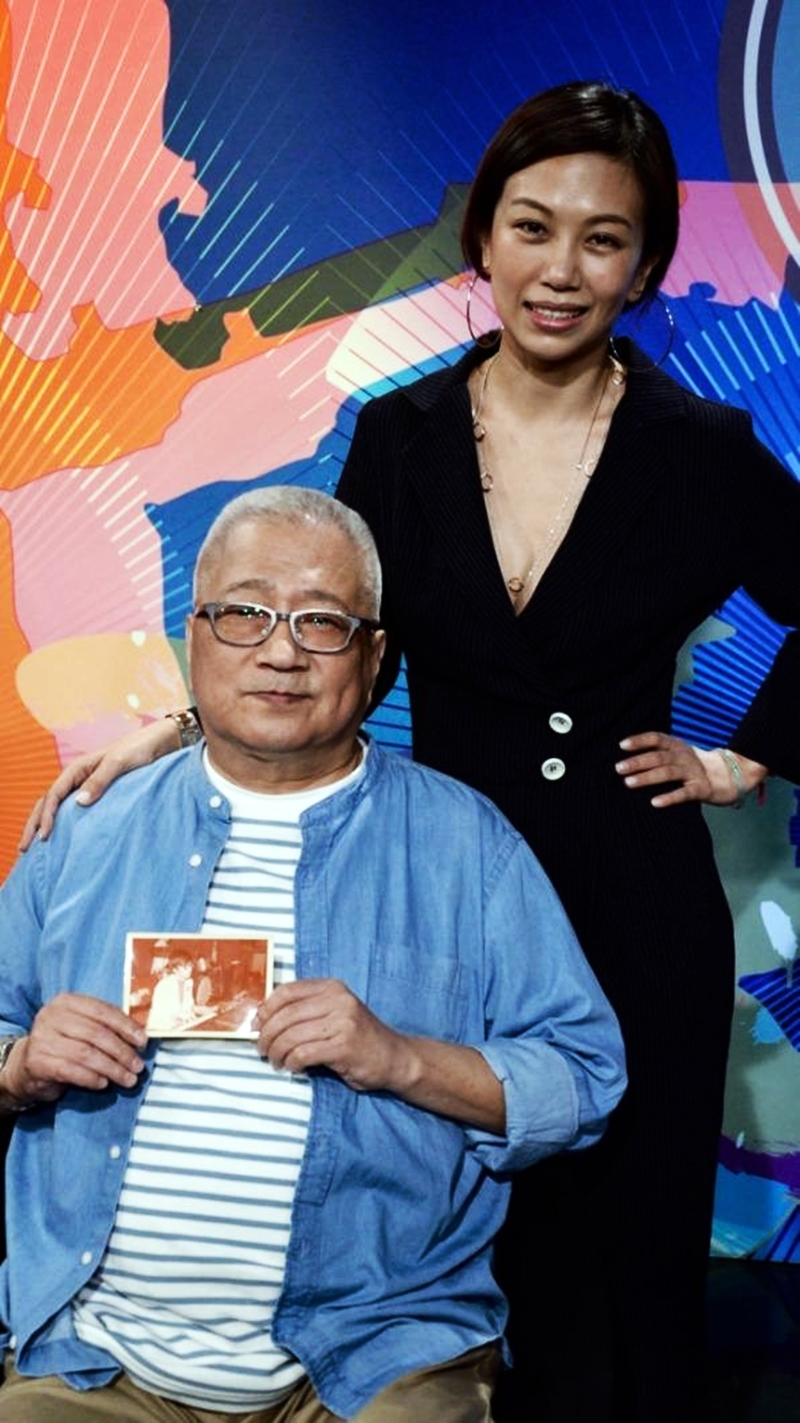 Summer先前曾接受《TVBS看板人物》主持人方念華專訪，她從小在秀場後台長大，看著父親在演藝圈裡起起伏伏