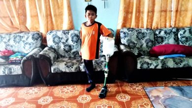 Photo of 拄拐杖賽跑小男孩獲裝義肢 迫不及待想踢足球