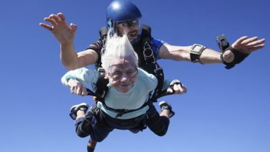 Photo of 【視頻】剛創下最高齡跳傘紀錄 104歲女人瑞睡夢中辭世