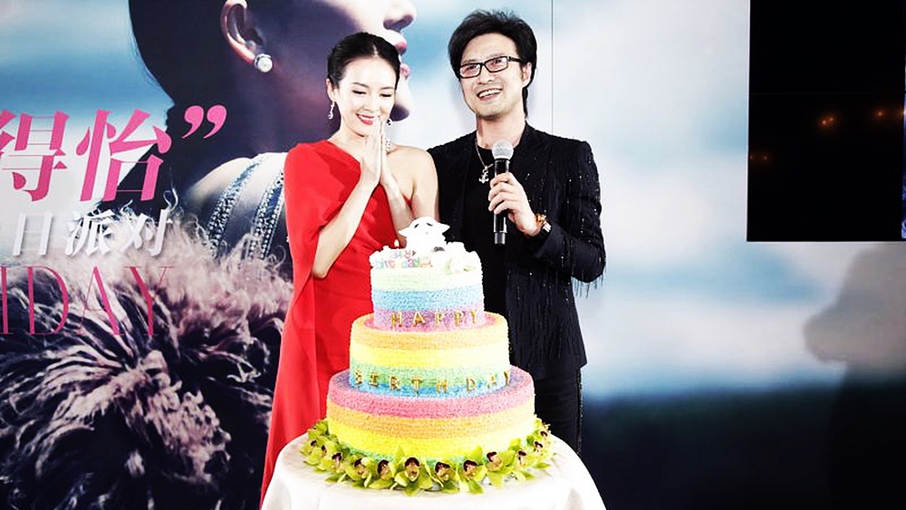 章子怡與歌手汪峰兩人在2015年結婚後，不時曬出一家甜蜜合照